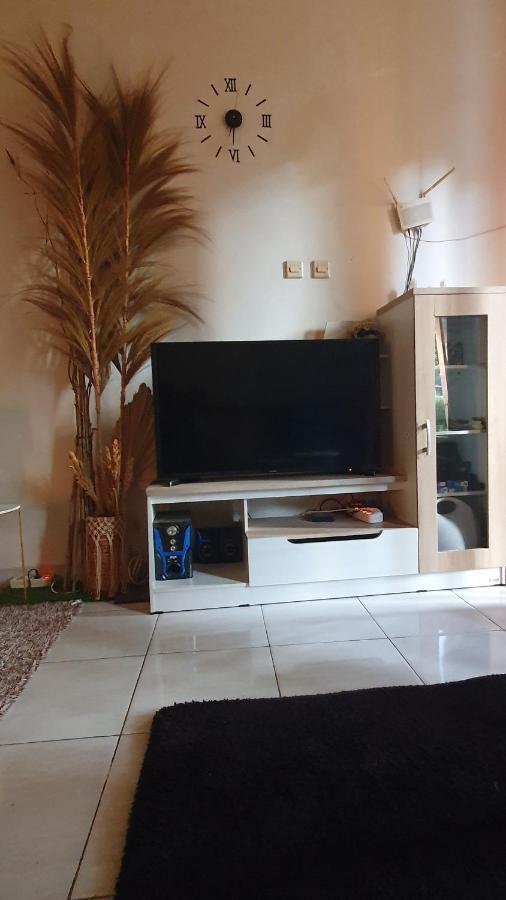 House In Bekasi Timur Villa Kültér fotó
