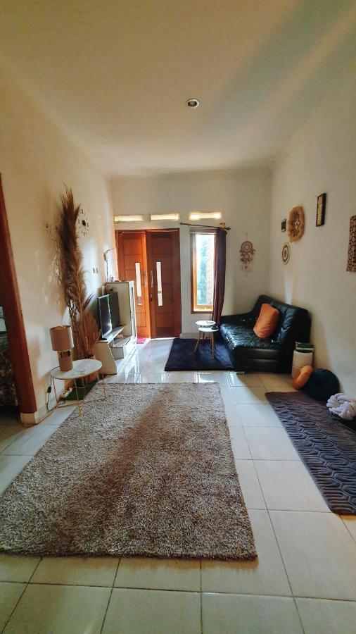 House In Bekasi Timur Villa Kültér fotó