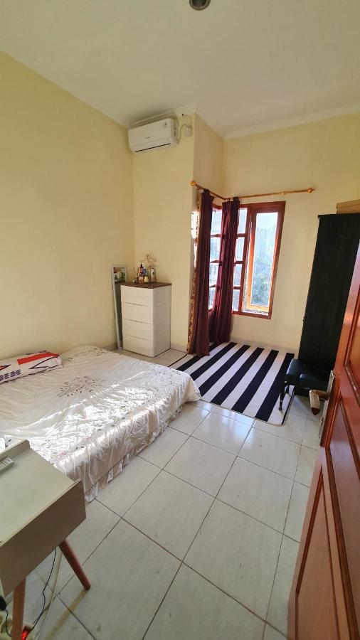 House In Bekasi Timur Villa Kültér fotó
